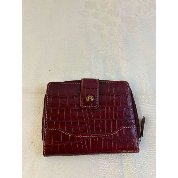 Aigner Etienne Wallet Eel Skin? Burgundy (Defect crack) 4.5x4" cardholder - Picture 2 of 12